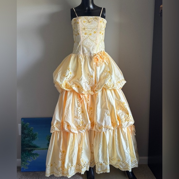 Elegant Yellow Tiered Gown - Picture 14 of 15